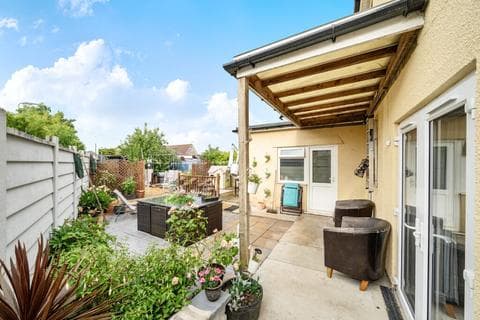 Detached house - Columbia Road, Bournemouth, BH10