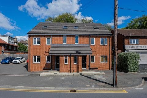 Flat - 1&1A 3&3A Haigh Wood Road, Leeds, West Yorkshire, LS16