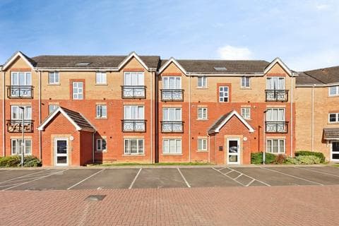 Flat - Shankley Way, Northampton