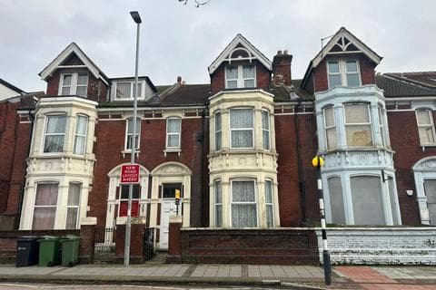 Terraced house - 98 Victoria Road North, Southsea, Hampshire, PO5 1QE