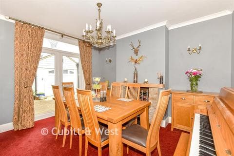 Semi-detached house - Stubbington Avenue, Portsmouth, Hampshire