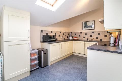 Apartment - Low Lane, Horsforth, Leeds, West Yorkshire, LS18