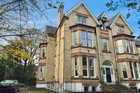 Flat - Aigburth Drive, Liverpool, L17