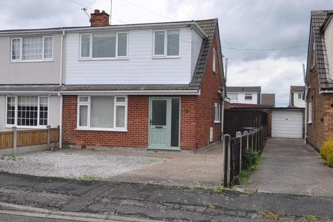 Semi-detached house - Hartland Crescent, Edenthorpe, Doncaster
