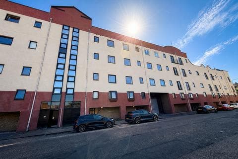 3 bedroom apartment to rent