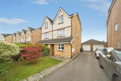 Semi-detached house - Forestdale Way, Shipley