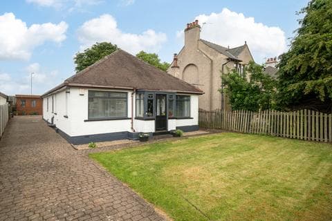 Detached house - Bradford Road, East Bierley