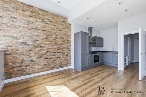 Apartment - Whitewell Road, Colchester, CO2
