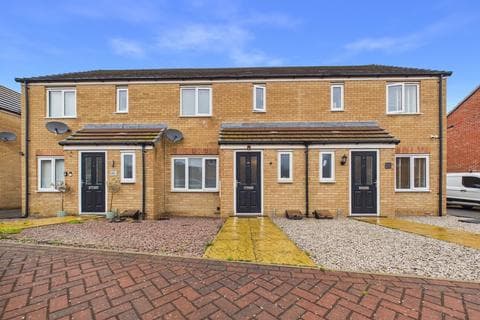 Terraced house - Daphne Grove, Peterborough, PE2