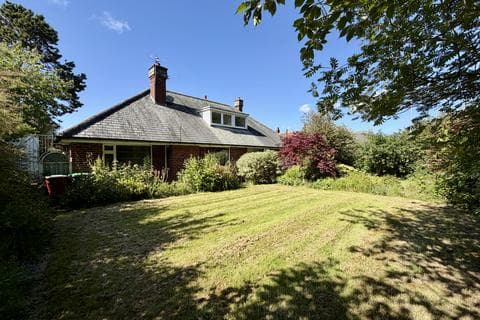 Detached bungalow - North Park Drive, Stanley Park FY3