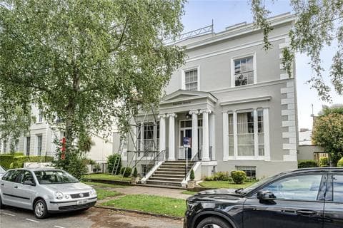 Apartment - Pittville Lawn, Cheltenham, GL52