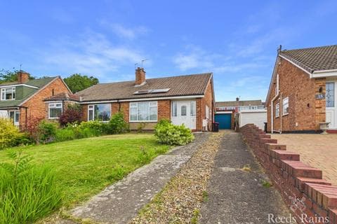 Bungalow - Oakenshaw Drive, North Yorkshire TS5