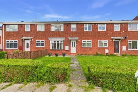 Terraced house - Fairgreen Close, Hall Farm, Sunderland