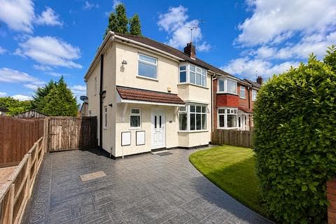 Semi-detached house - Wimborne Road, Wolverhampton WV10
