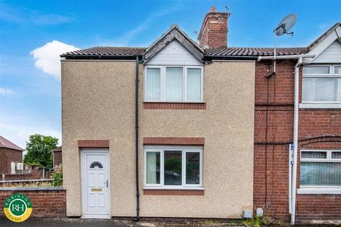 End of terrace house - Queen Marys Road, New Rossington, Doncaster