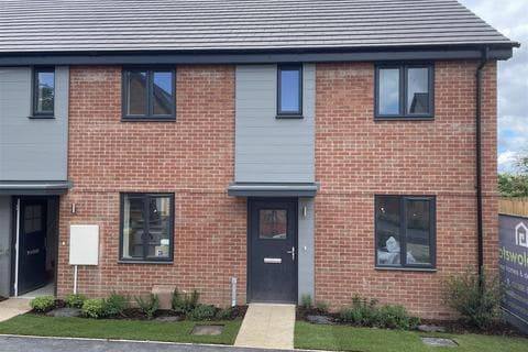 End of terrace house - Athelai Close, Gloucester GL2