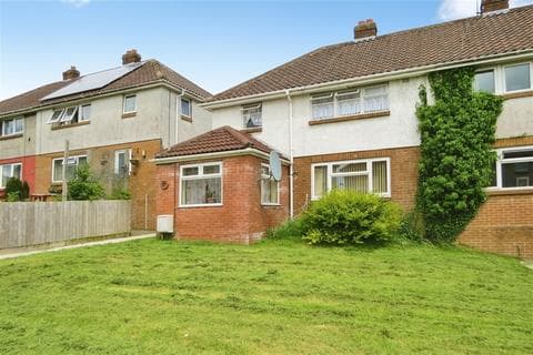 Semi-detached house - Ffordd Ganol, BRIDGEND