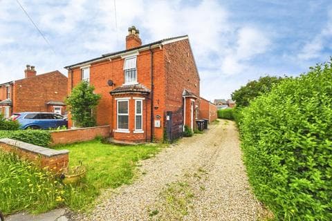 Semi-detached house - Station Road, North Hykeham, Lincoln