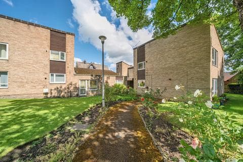Flat - Weetwood House Court, Weetwood, Leeds, LS16