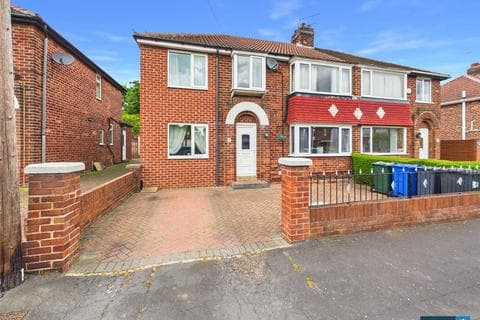 Semi-detached house - Scawthorpe Avenue, Scawthorpe, Doncaster, South Yorkshire, DN5