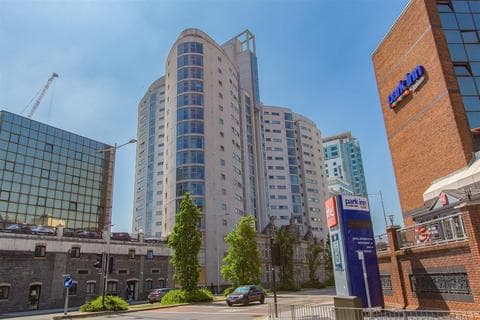 Apartment - Altolusso, Cardiff CF10