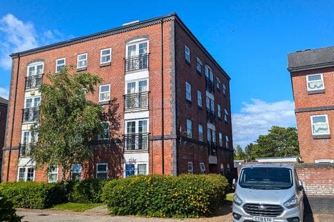 Flat - Cardiff CF10