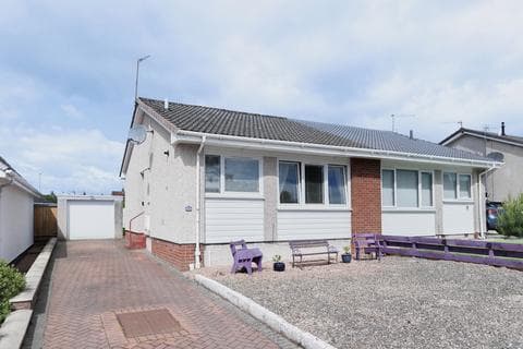 Semi-detached house - Kingsburn Gardens, Dundee