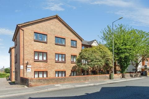 Flat - Seabourne Road, BOURNEMOUTH