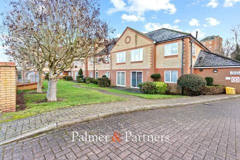 Apartment - Exeter Drive, Colchester, Essex, CO1