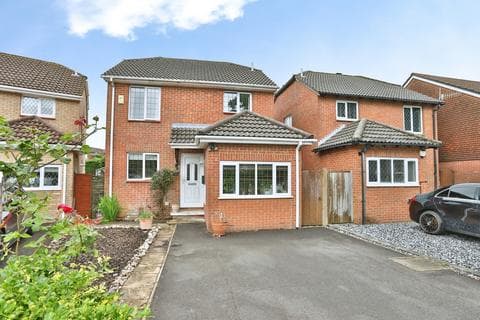 Detached house - Spetisbury Close, MUSCLIFF, Bournemouth, Dorset, BH9