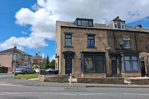 Terraced house - Hollingwood Lane, Great Horton, Bradford, BD7