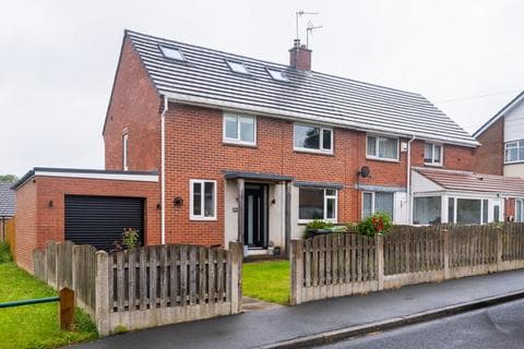 Semi-detached house - Kingsway, Drighlington