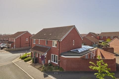 Semi-detached house - Melrose Avenue, Exeter