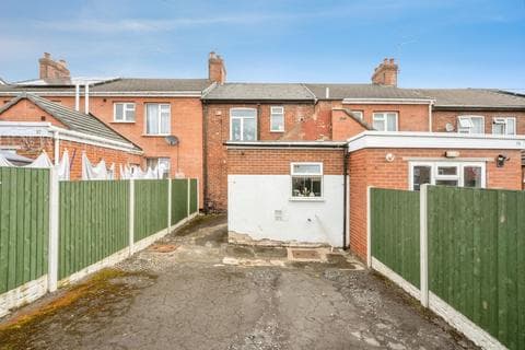 Terraced house - South Street, Highfields, Doncaster, South Yorkshire, DN6