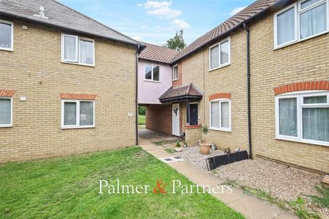 Maisonette - Dale Close, Stanway, Colchester, Essex, CO3