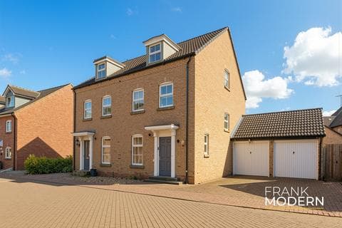 Semi-detached house - Sprigs Road, Hampton Hargate, PE7