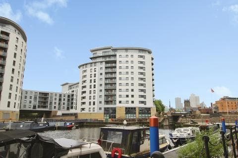 Flat - Armouries Way, Leeds, West Yorkshire, LS10
