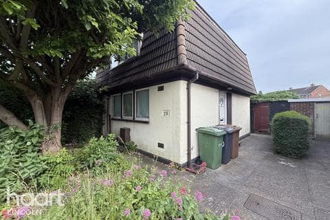 Semi-detached house - Woodhall Drive, Lincoln