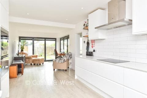 Detached bungalow - Sunnydale Close, Brighton BN1