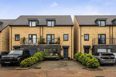 Semi-detached house - Cordwainers Road, Cheltenham, GL52 2DQ