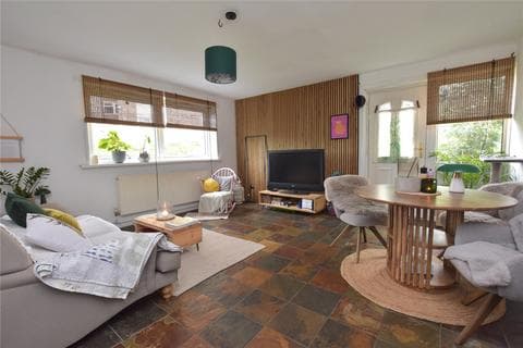 Maisonette - Argie Avenue, Leeds
