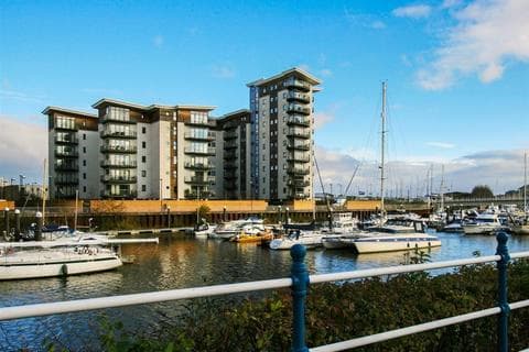 Flat - Watkiss Way, Cardiff CF11