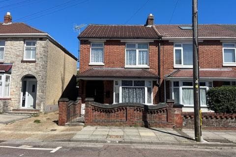 Terraced house - Aylen Road, Portsmouth, PO3