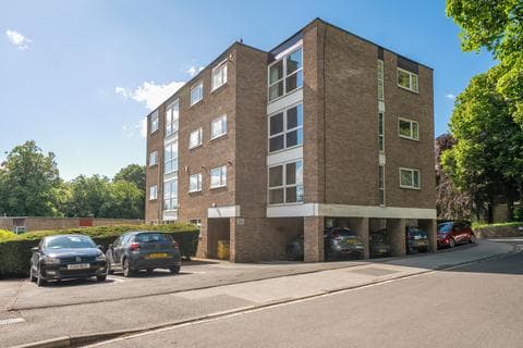 Flat - Gledhow Wood Close, Leeds LS8