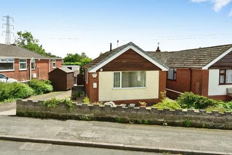 Semi-detached house - Midhurst Close, Packmoor, Stoke-on-Trent, Staffordshire, ST7