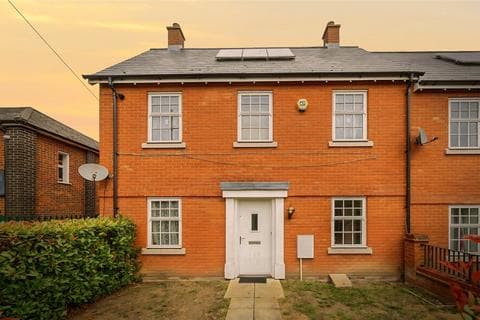 Semi-detached house - Hythe Hill, Colchester, Essex