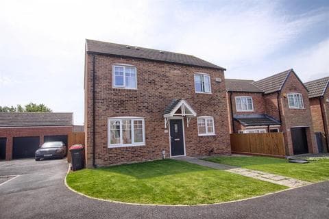 Detached house - Lord Close, Acklam