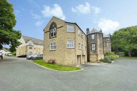 Ground floor flat - The Strone, Bradford BD10