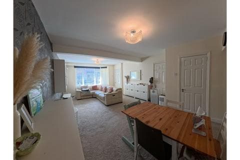 Terraced house - Glaisdale Avenue, Coventry, CV6