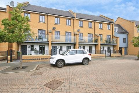 Terraced house - Spring Avenue, Hampton Vale, Peterborough